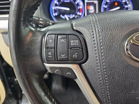 Used 2017 Toyota Highlander XLE FWD image 19