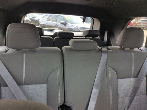 Used 2025 GMC Acadia Elevation image 8