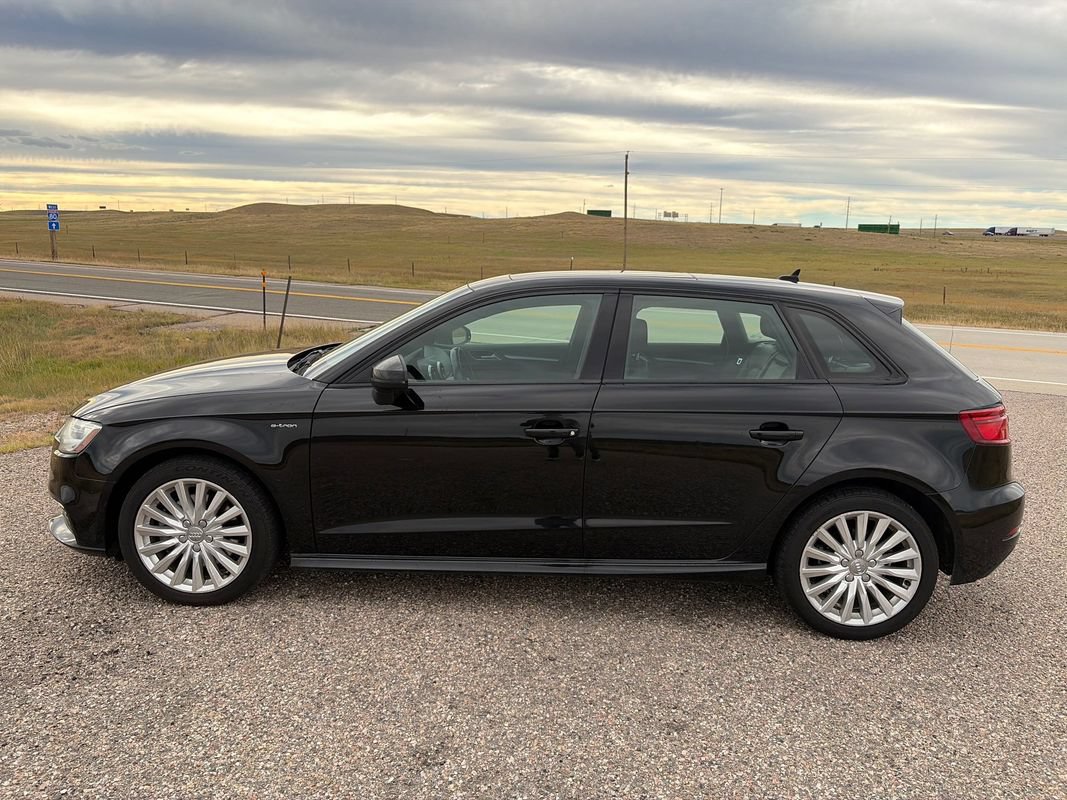 Used 2017 Audi A3 e-tron Premium FWD image 2