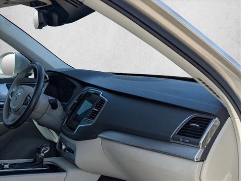 Used 2018 Volvo XC90 T6 Momentum w/ Convenience Package image 20