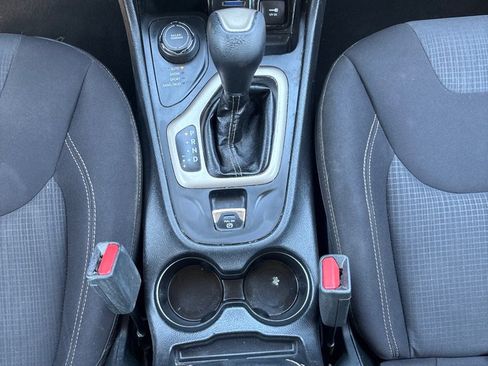 Used 2017 Jeep Cherokee Latitude AWD/4WD image 17