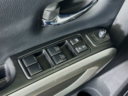 Used 2024 Nissan Titan SV w/ SV Convenience Package image 19