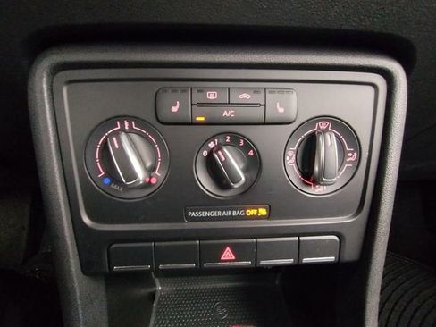 Used 2015 Volkswagen Beetle 1.8T image 34