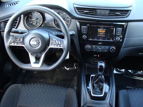 Used 2018 Nissan Rogue S image 9