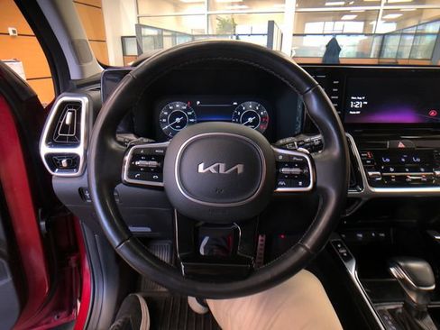 Used 2023 Kia Sorento AWD image 12