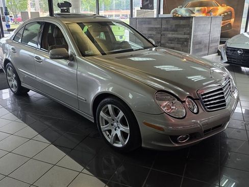 Used 2008 Mercedes-Benz E 350 4MATIC Sedan image 4