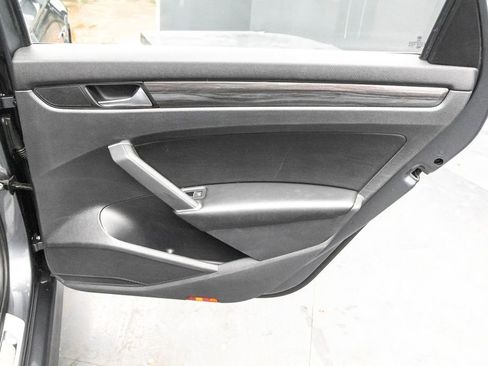 Certified 2022 Volkswagen Passat 2.0T R-Line image 32