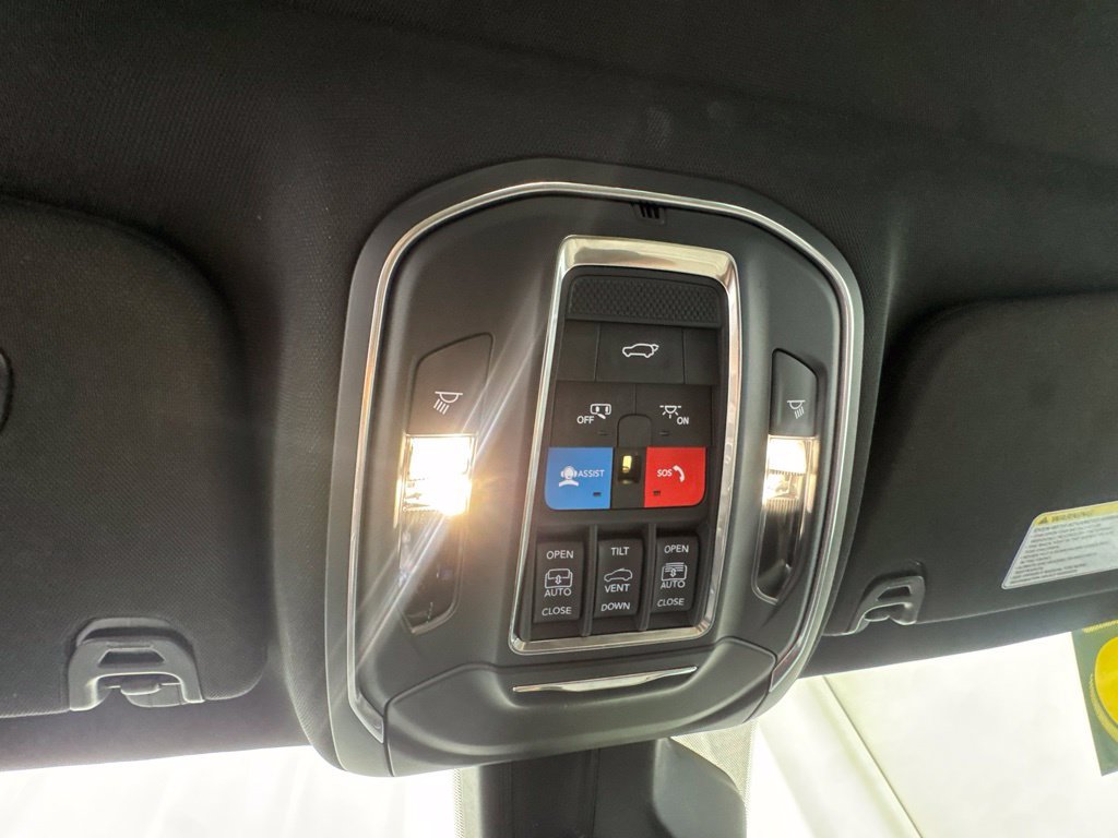 Used 2025 Jeep Wagoneer Series III w/ Premium Group I AWD/4WD image 31