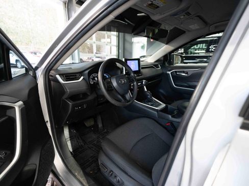 Used 2023 Toyota RAV4 XLE image 8