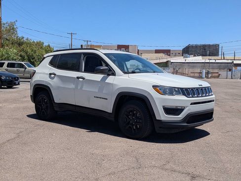 Used 2018 Jeep Compass Sport image 2