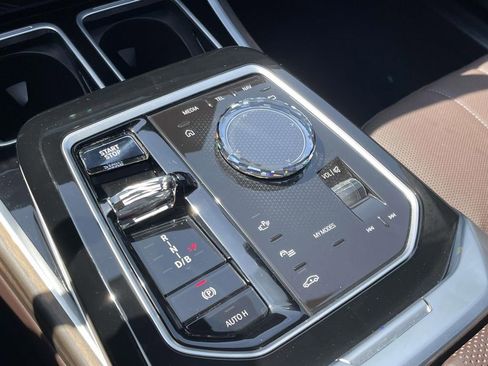 Used 2024 BMW i7 eDrive50 w/ M Sport Package image 26