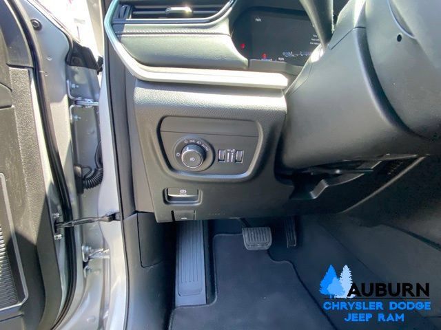 Used 2026 Jeep Grand Cherokee Limited AWD/4WD image 35