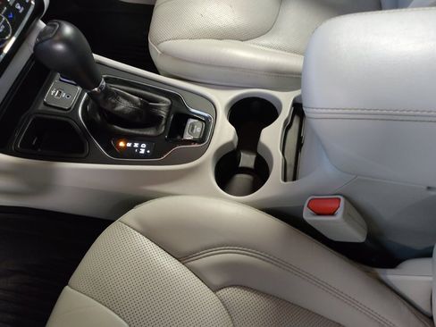 Used 2020 Jeep Cherokee Limited FWD image 26