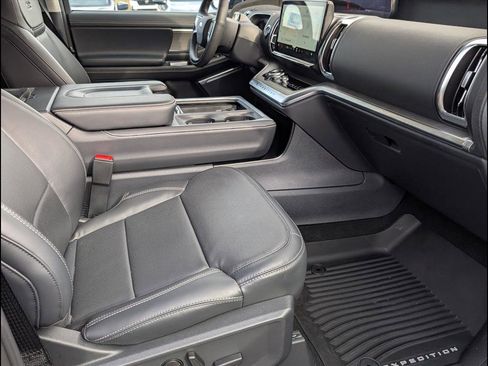 Used 2025 Ford Expedition Max Platinum w/ Driver's Package image 20