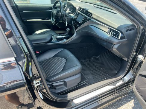 Used 2018 Toyota Camry SE FWD image 9