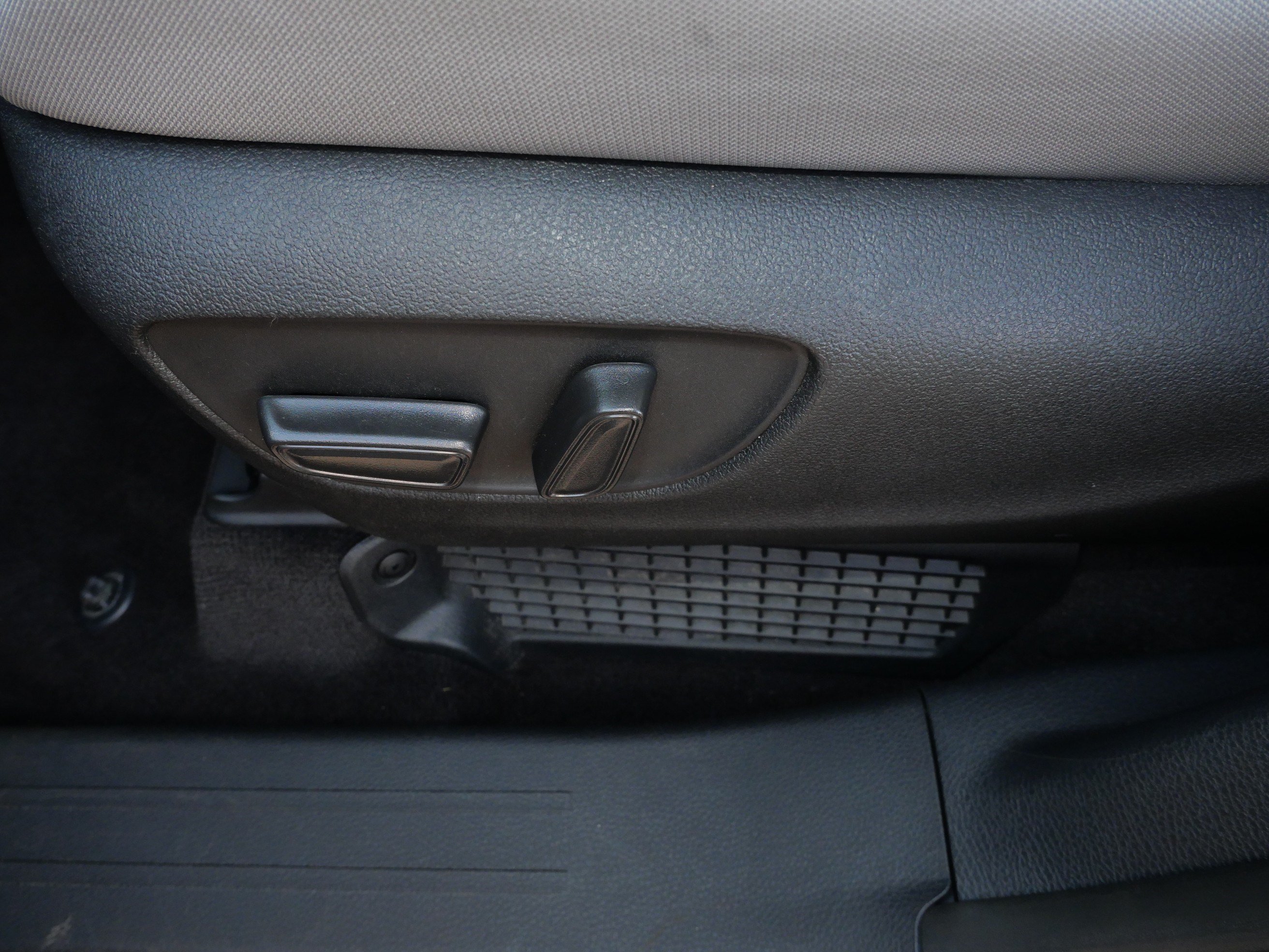 Used 2025 Toyota Sienna LE AWD/4WD image 20