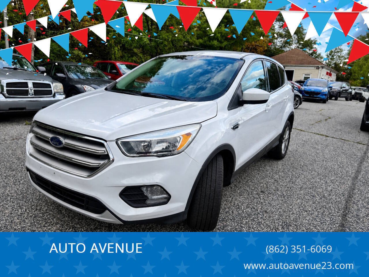 Used 2017 Ford Escape SE FWD image 1