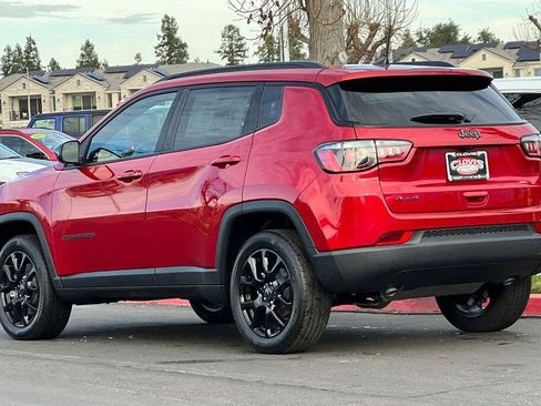 New 2026 Jeep Compass Latitude w/ Sun and Sound Group AWD/4WD image 6