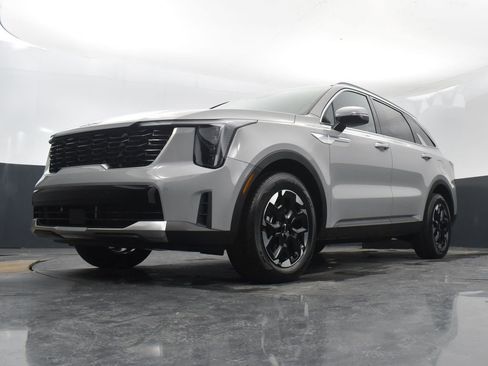 Used 2025 Kia Sorento S FWD image 32