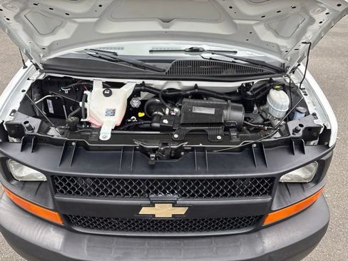 Used 2011 Chevrolet Express 2500 RWD image 30