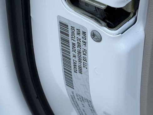Used 2024 Chrysler Pacifica Touring-L FWD image 26
