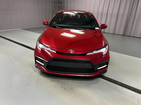 Used 2020 Toyota Corolla SE w/ SE Premium Package FWD image 2