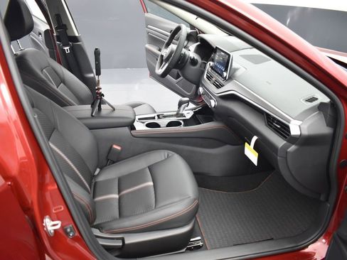 Certified 2025 Nissan Altima 2.5 SR image 15