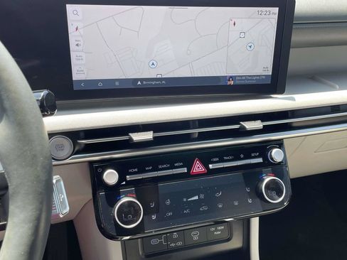 Used 2025 Hyundai Tucson Limited FWD image 19