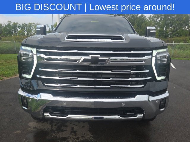 Used 2025 Chevrolet Silverado 2500 LTZ AWD/4WD image 3