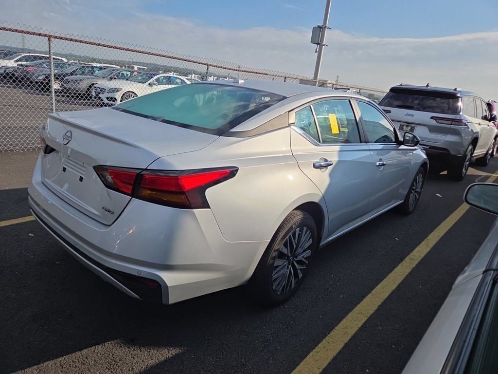 Used 2025 Nissan Altima 2.5 SV AWD/4WD image 5