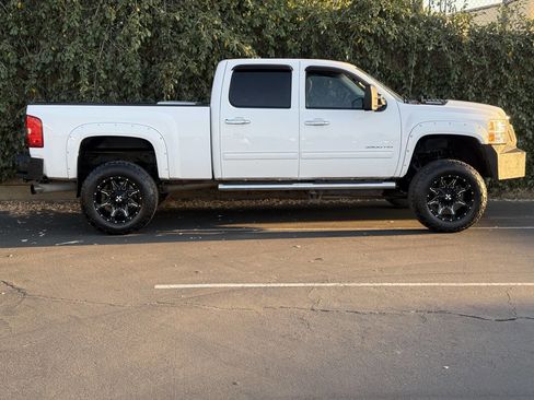 Used 2014 Chevrolet Silverado 3500 LT w/ Interior Plus Package image 7