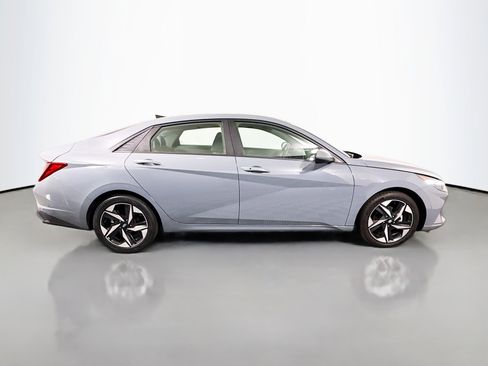 Used 2023 Hyundai Elantra SEL w/ Convenience Package FWD image 11