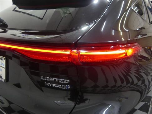 Used 2021 Toyota Venza Limited w/ Advanced Technology Package image 16