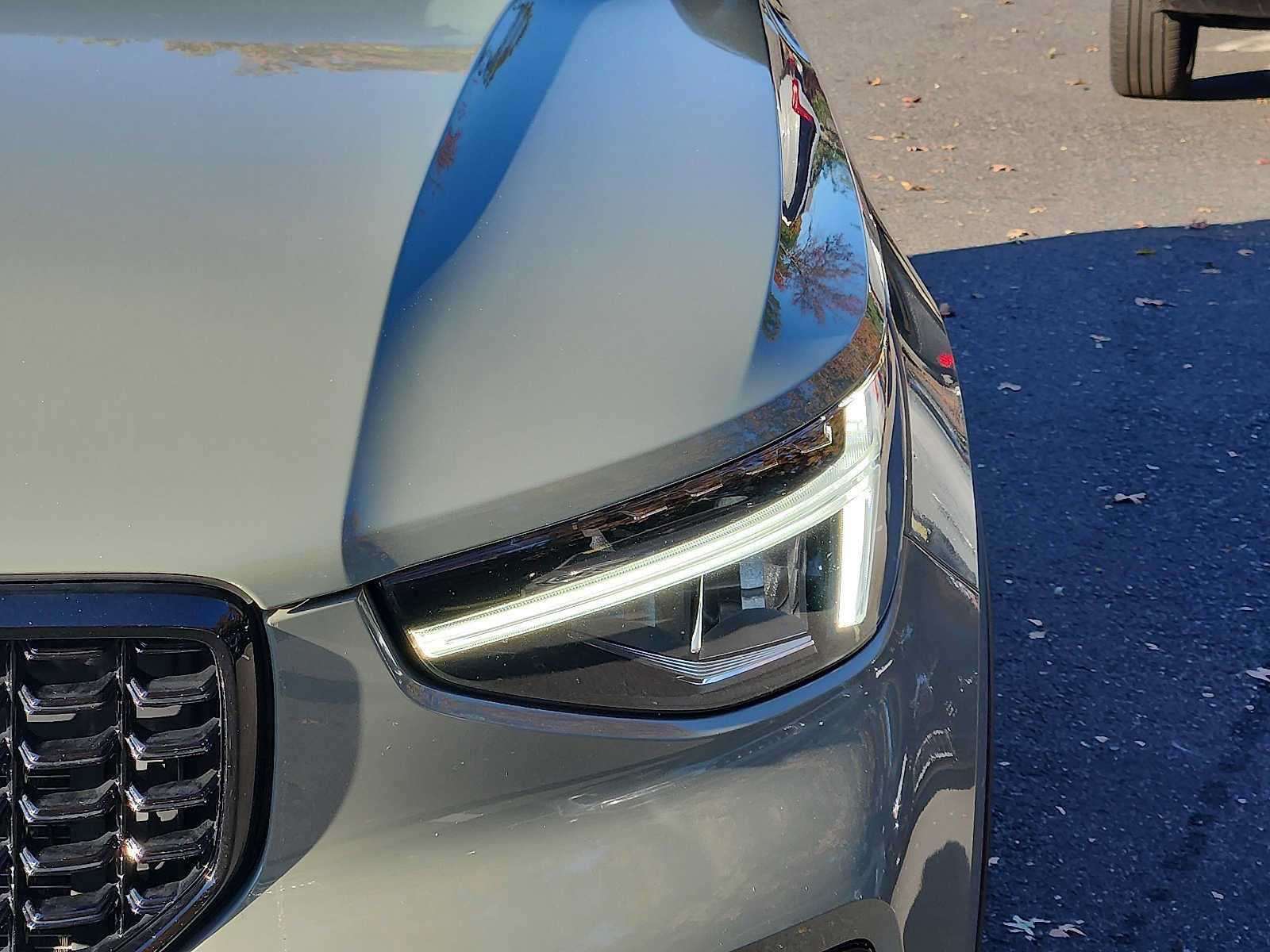 Certified 2024 Volvo XC40 B5 Plus w/ Protection Package Premier AWD/4WD image 9