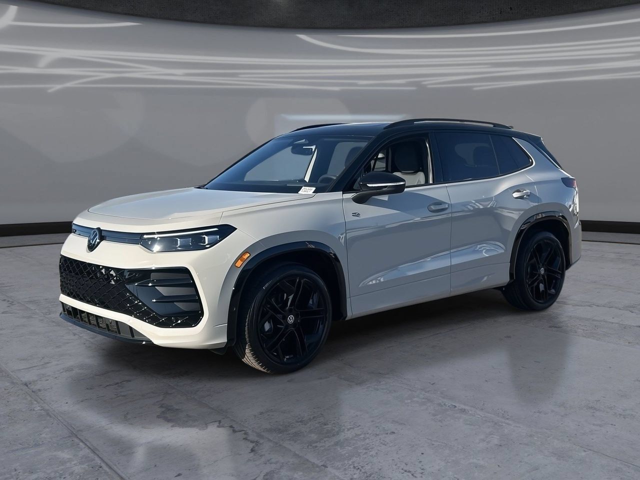 New 2026 Volkswagen Tiguan SE R-Line FWD image 1