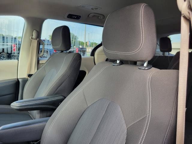Used 2023 Chrysler Voyager LX FWD image 11