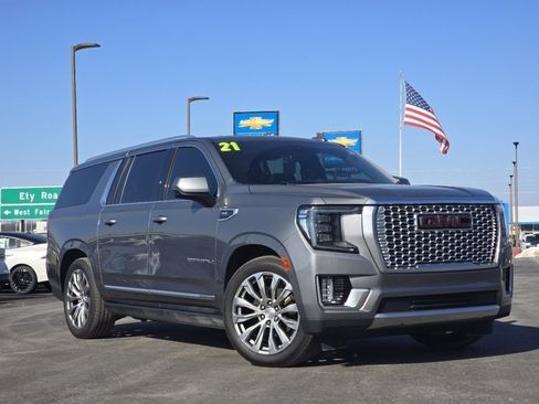 Used 2021 GMC Yukon XL Denali w/ Denali Ultimate Package image 2