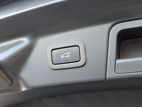 Used 2022 Land Rover Range Rover Velar S image 13