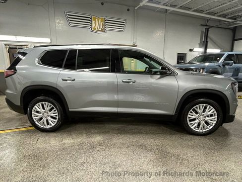 Used 2025 GMC Acadia Elevation w/ Elevation Premium Package image 2