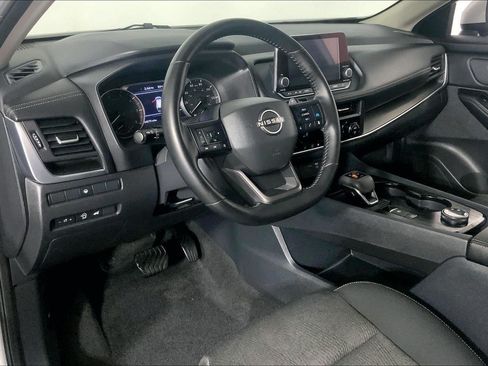 Used 2025 Nissan Rogue SV AWD/4WD image 14