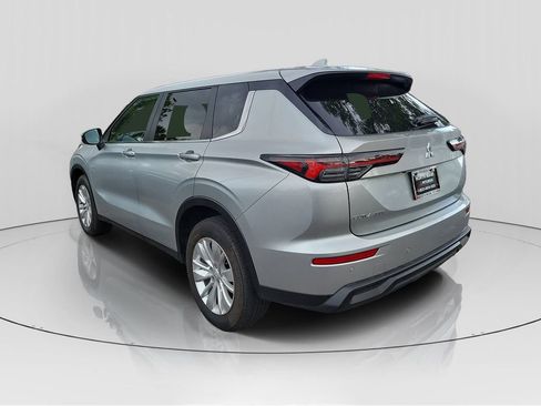 Used 2026 Mitsubishi Outlander ES FWD image 5