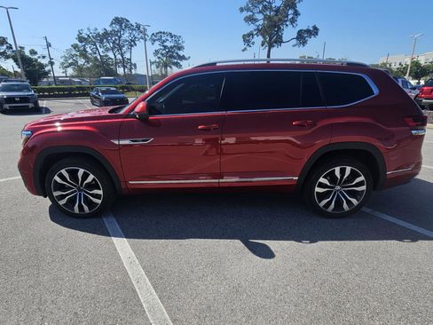 Used 2022 Volkswagen Atlas SEL Premium image 2