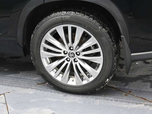 Used 2023 Toyota Highlander Platinum image 5