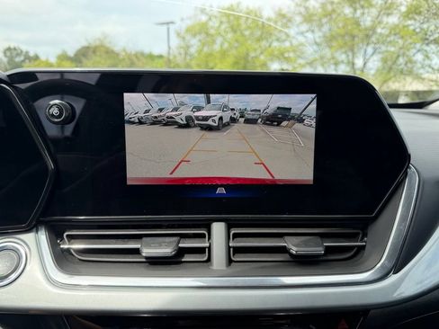 Used 2024 Chevrolet Trax LT w/ LT Convenience Package FWD image 20