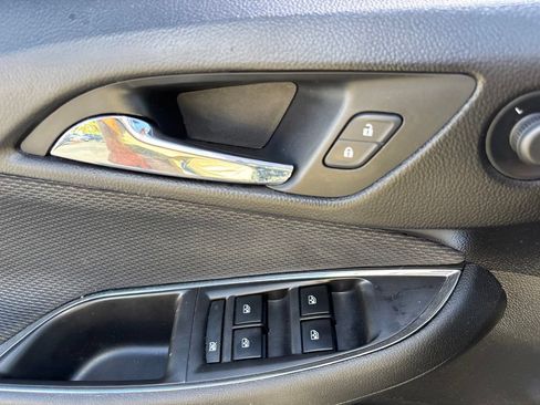 Used 2018 Chevrolet Cruze LS FWD image 16
