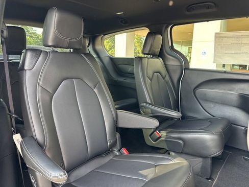 New 2026 Chrysler Pacifica Select image 44