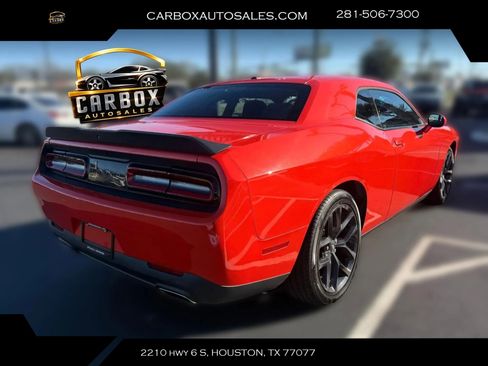 Used 2020 Dodge Challenger SXT w/ Blacktop Package RWD image 5