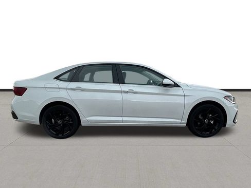 Used 2025 Volkswagen Jetta SE FWD image 7