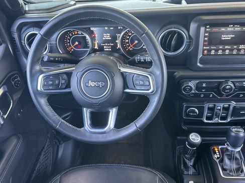 Used 2018 Jeep Wrangler Unlimited Sahara AWD/4WD image 14