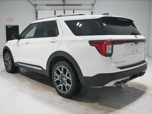 Used 2025 Ford Explorer Platinum w/ Ultimate Package image 7